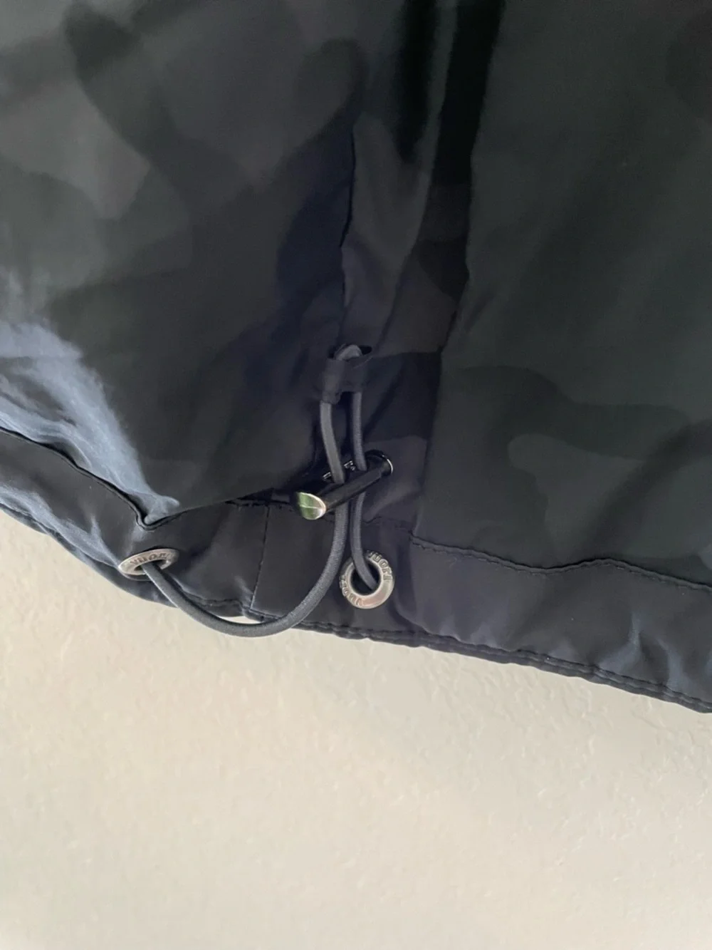 Vuori Echo Insulated Vest 2.0 Black Medium Puff - Picture 6 of 9